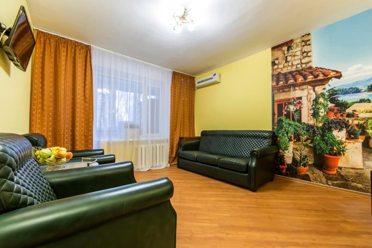 Sunny 2-rooms apartment for 2-6 people on Pechersk near Kiev-Pechersk Lavra, central metro station, restaurants, supermarkets Exteriör bild
